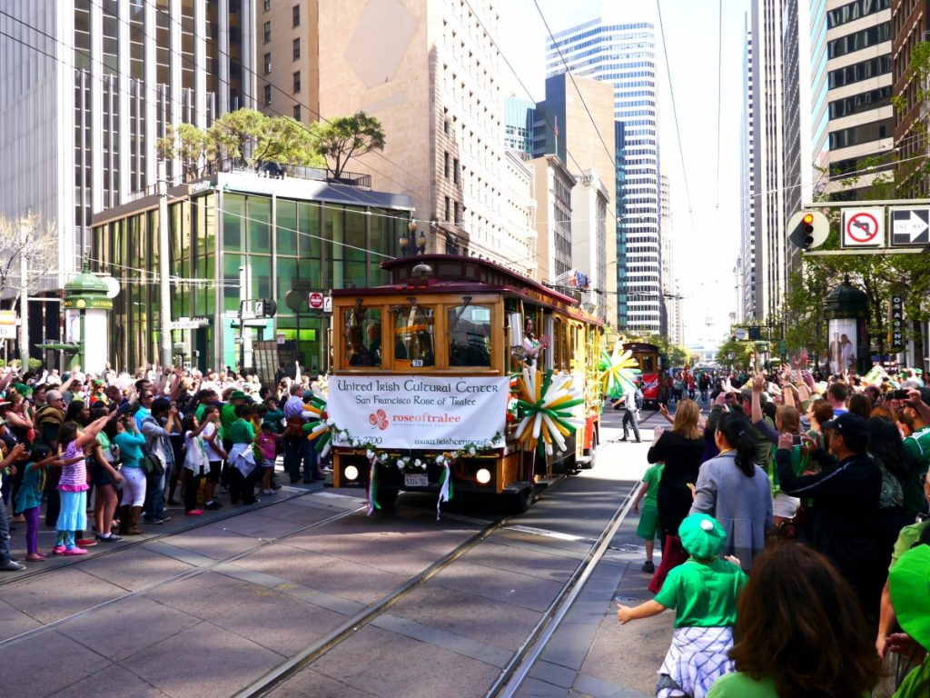 三月就是要喝綠啤、戴綠帽！舊金山聖派翠克節遊行：SF St. Patrick’s Day Parade