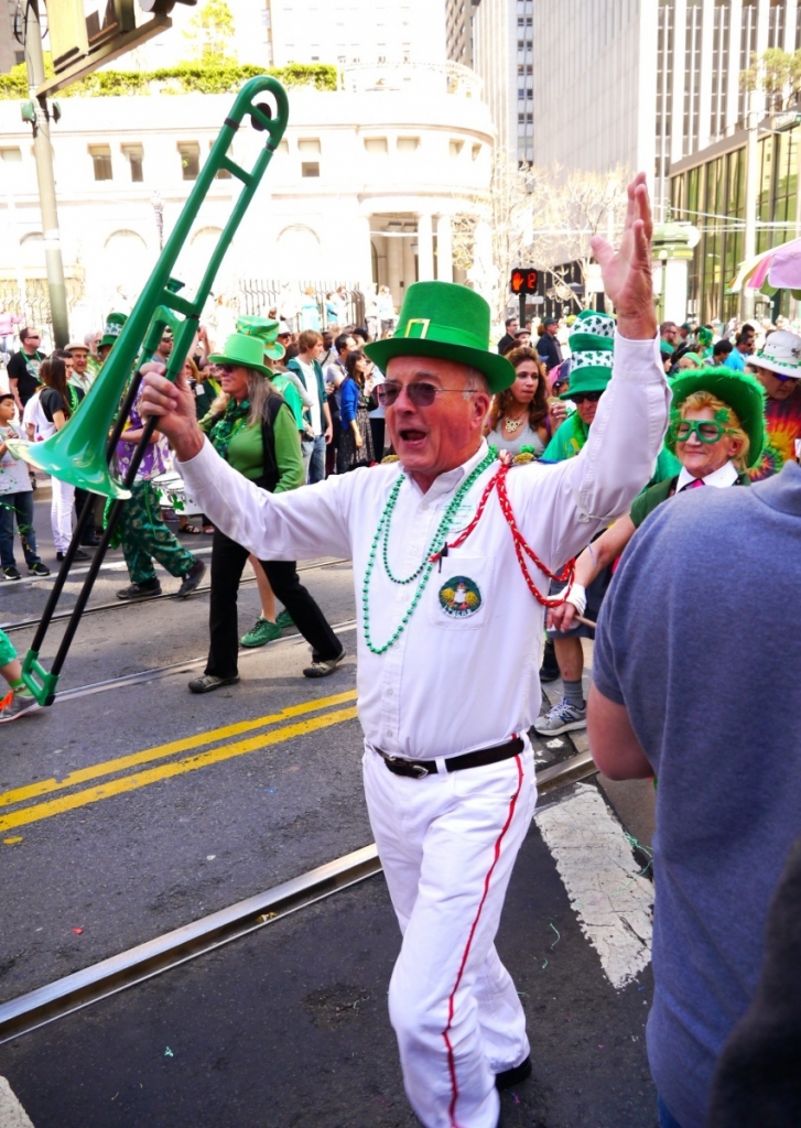 三月就是要喝綠啤、戴綠帽！舊金山聖派翠克節遊行：SF St. Patrick’s Day Parade